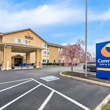 Comfort Inn & Suites Fairborn Near Wright Patterson Afb Bagian luar foto