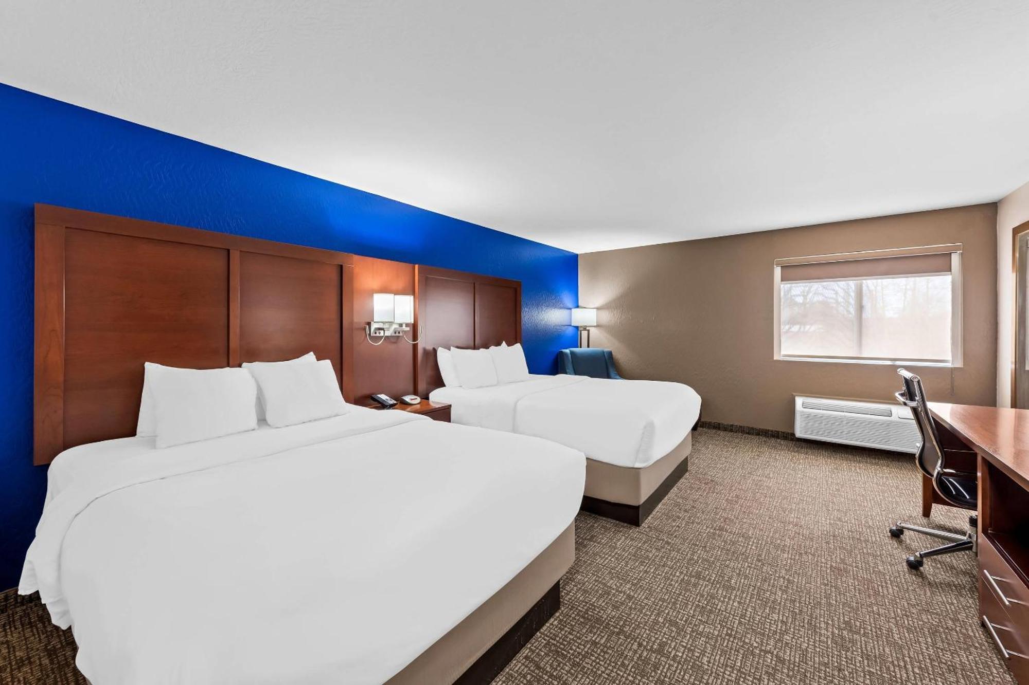 Comfort Inn & Suites Fairborn Near Wright Patterson Afb Bagian luar foto