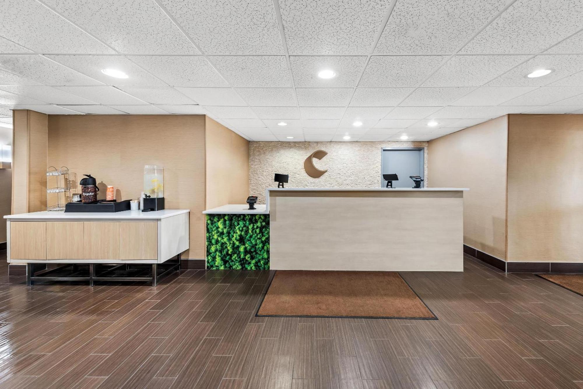 Comfort Inn & Suites Fairborn Near Wright Patterson Afb Bagian luar foto